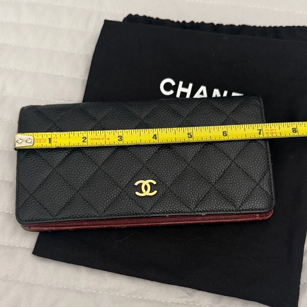 CHANEL elegant black